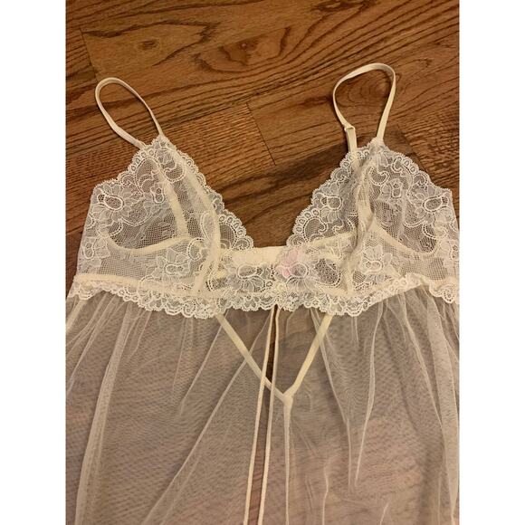Victoria's Secret cream lace Lingerie - Picture 3 of 9